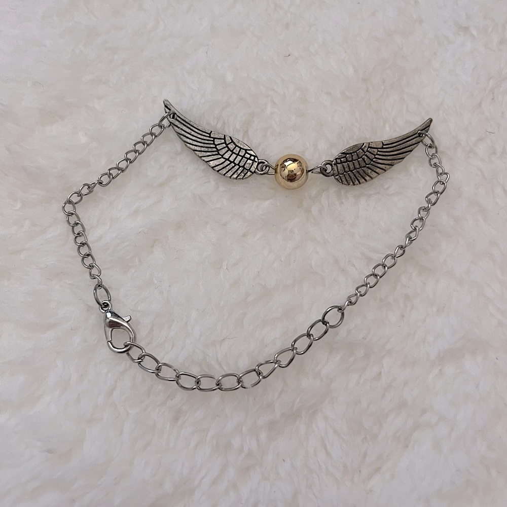 ⚡️2/$15⚡️Golden snitch bracelet